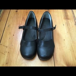 Mary Jane style, very comfortable work shoe.